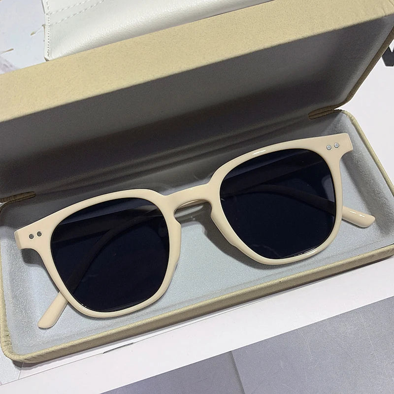 Auraviz Vintage Formal- Casual Sleek Sunglasses